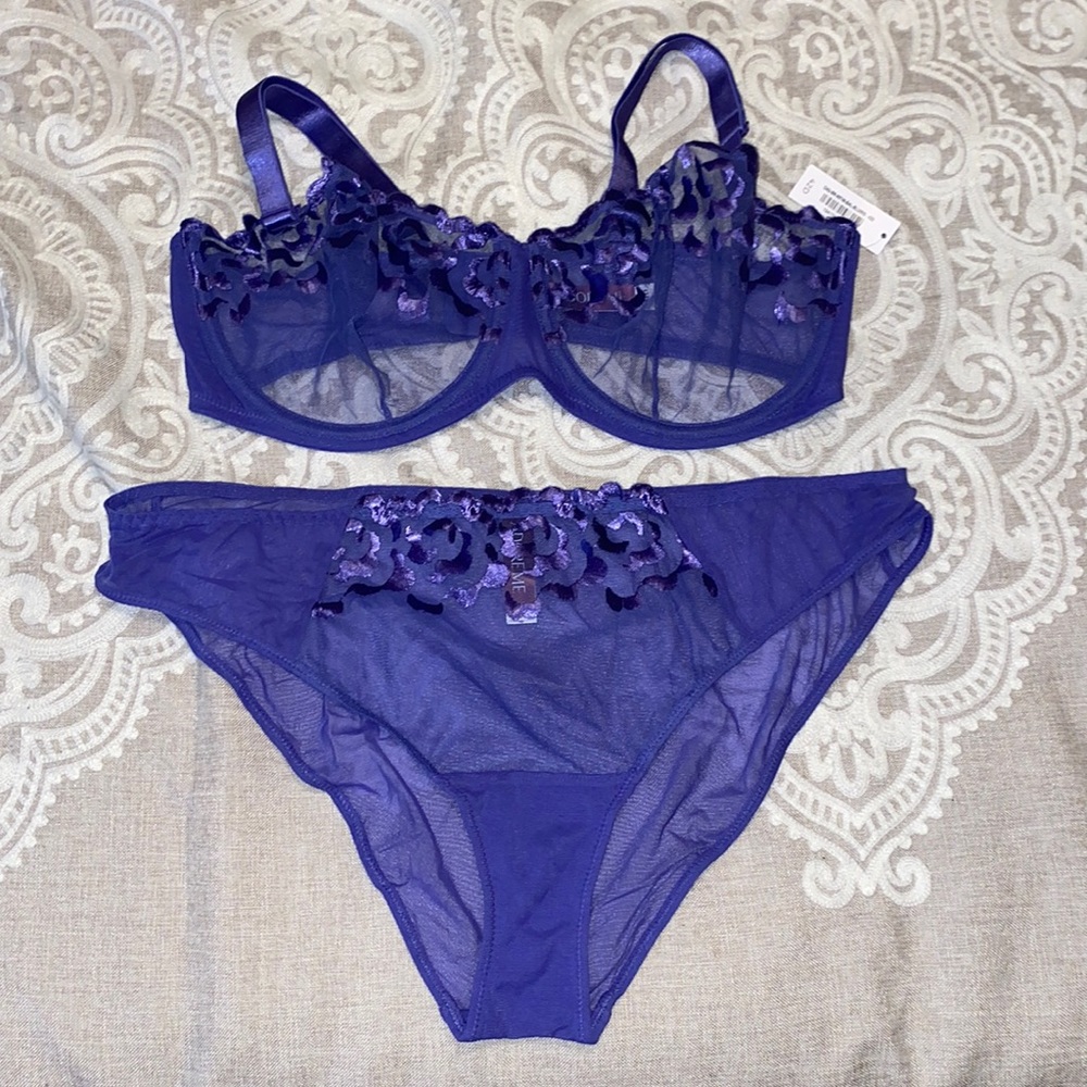 Adore Me Bra & Panty Set 42D/2X